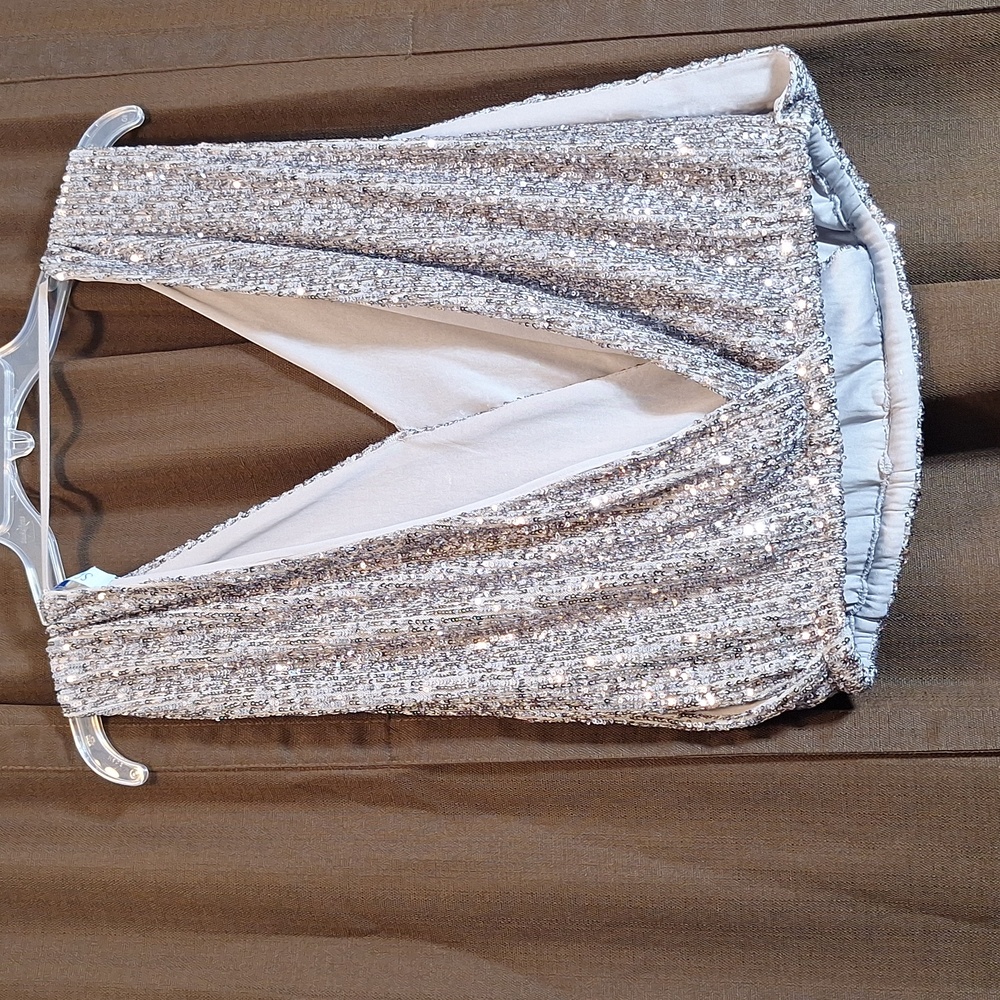 She + Sky Glittering Silver Sequin Cropped - Picture 7 of 8